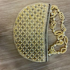 Pearl party clutch
